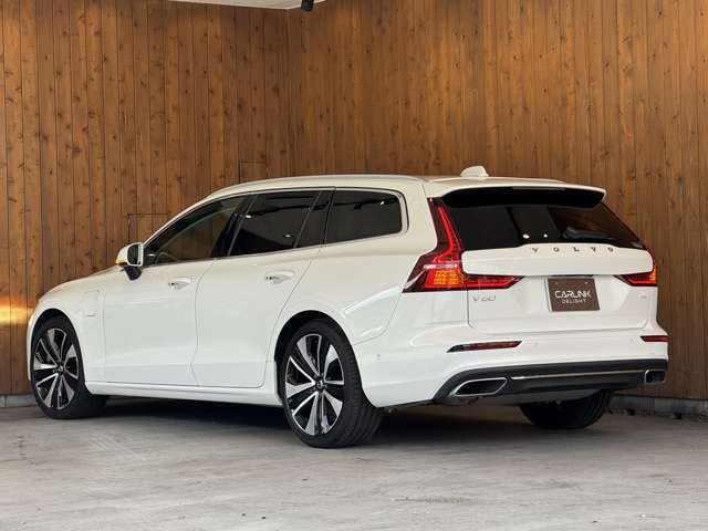 V60 リチャージ プラグイン ハイブリッド T6 AWD インスクリプション
