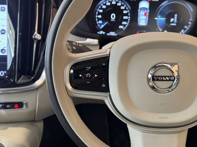 V60 リチャージ プラグイン ハイブリッド T6 AWD インスクリプション