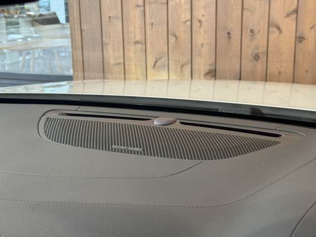 V60 リチャージ プラグイン ハイブリッド T6 AWD インスクリプション
