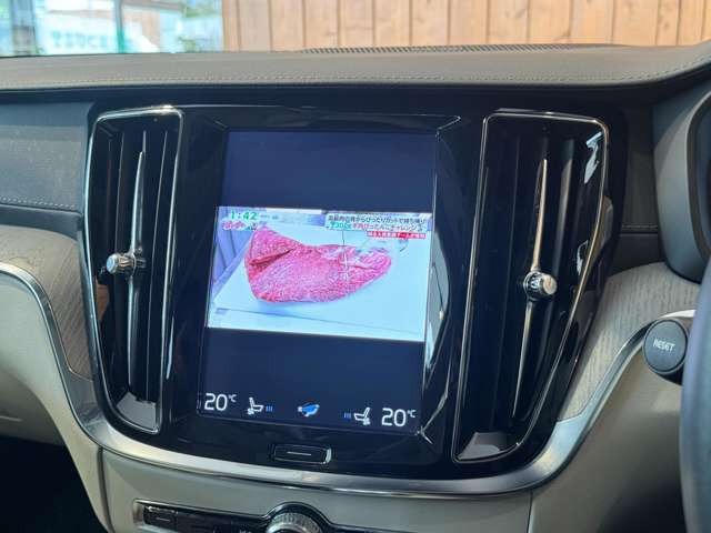 V60 リチャージ プラグイン ハイブリッド T6 AWD インスクリプション