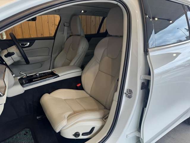 V60 リチャージ プラグイン ハイブリッド T6 AWD インスクリプション