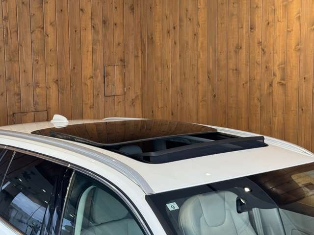 V60 リチャージ プラグイン ハイブリッド T6 AWD インスクリプション