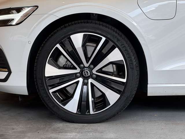 V60 リチャージ プラグイン ハイブリッド T6 AWD インスクリプション