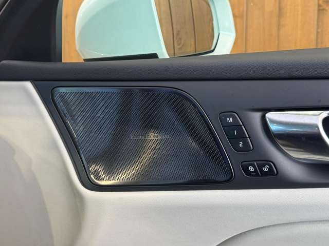 V60 リチャージ プラグイン ハイブリッド T6 AWD インスクリプション