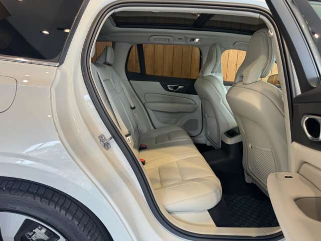 V60 リチャージ プラグイン ハイブリッド T6 AWD インスクリプション