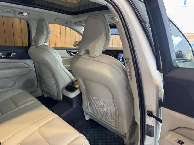 V60 リチャージ プラグイン ハイブリッド T6 AWD インスクリプション