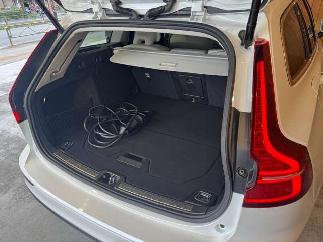 V60 リチャージ プラグイン ハイブリッド T6 AWD インスクリプション