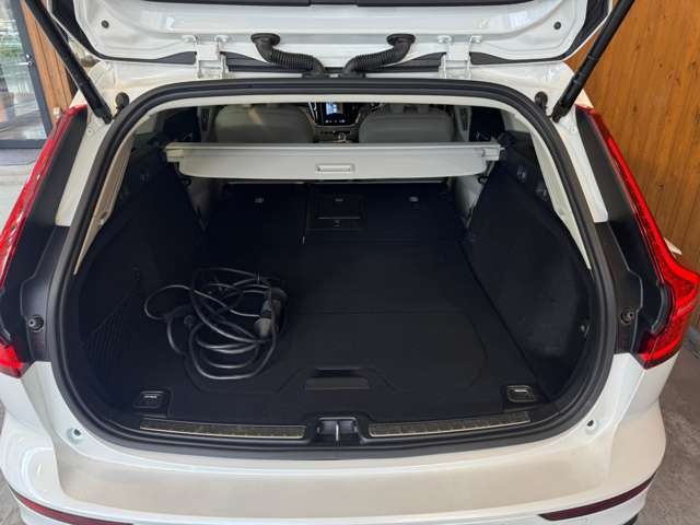 V60 リチャージ プラグイン ハイブリッド T6 AWD インスクリプション