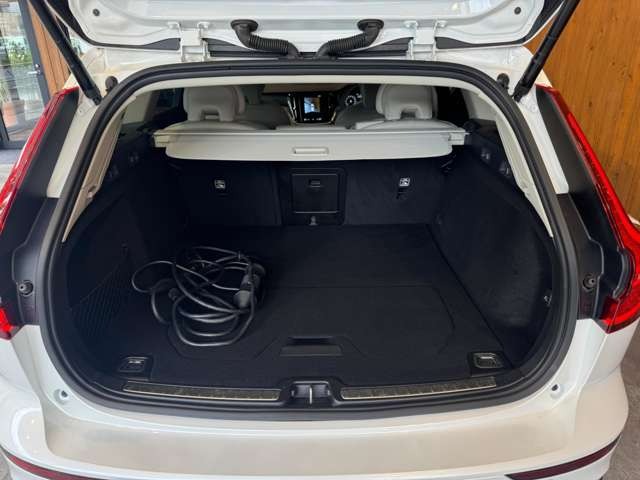 V60 リチャージ プラグイン ハイブリッド T6 AWD インスクリプション