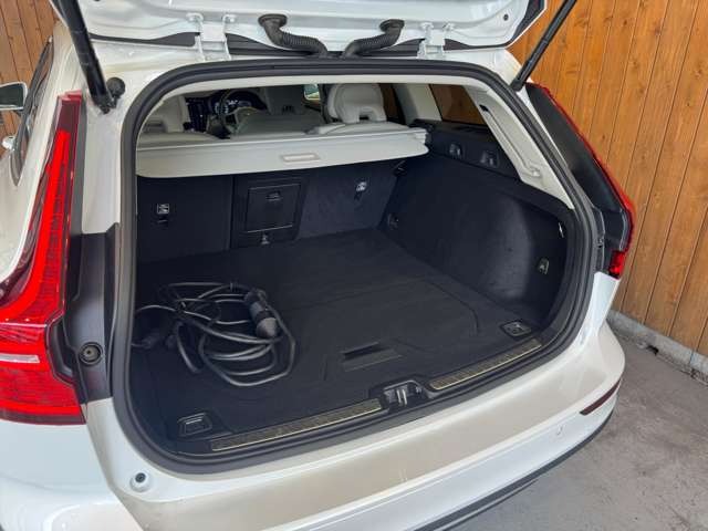 V60 リチャージ プラグイン ハイブリッド T6 AWD インスクリプション