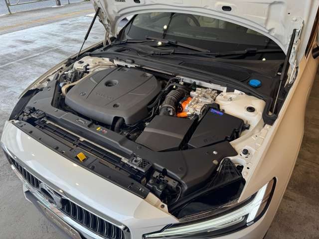 V60 リチャージ プラグイン ハイブリッド T6 AWD インスクリプション