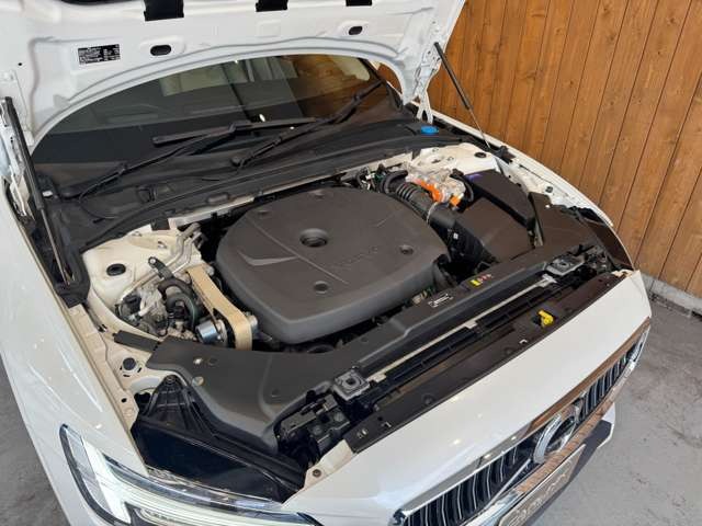 V60 リチャージ プラグイン ハイブリッド T6 AWD インスクリプション