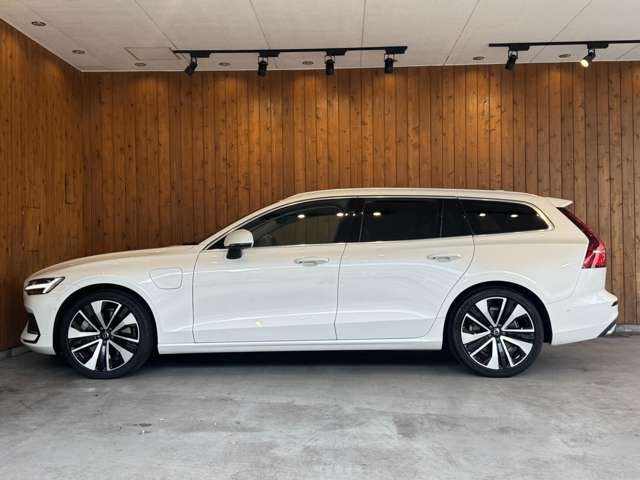 V60 リチャージ プラグイン ハイブリッド T6 AWD インスクリプション