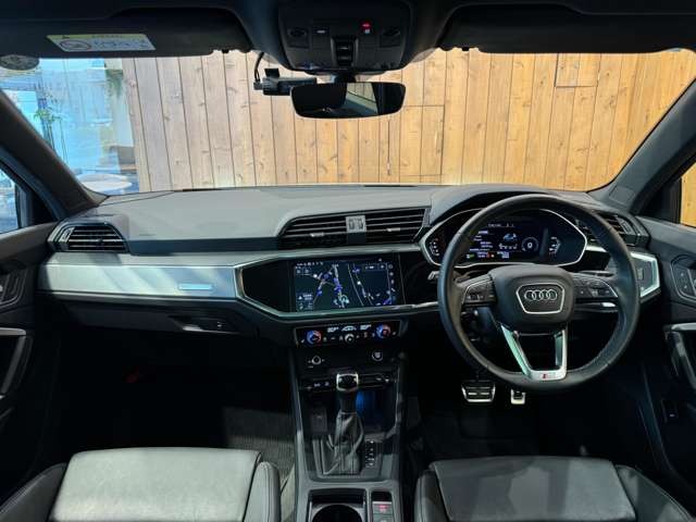 Q3 35 TFSI Sライン