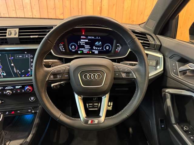 Q3 35 TFSI Sライン