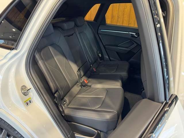 Q3 35 TFSI Sライン