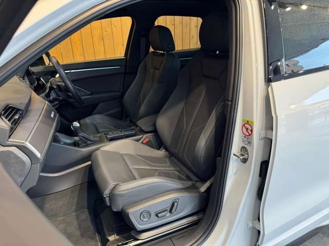 Q3 35 TFSI Sライン