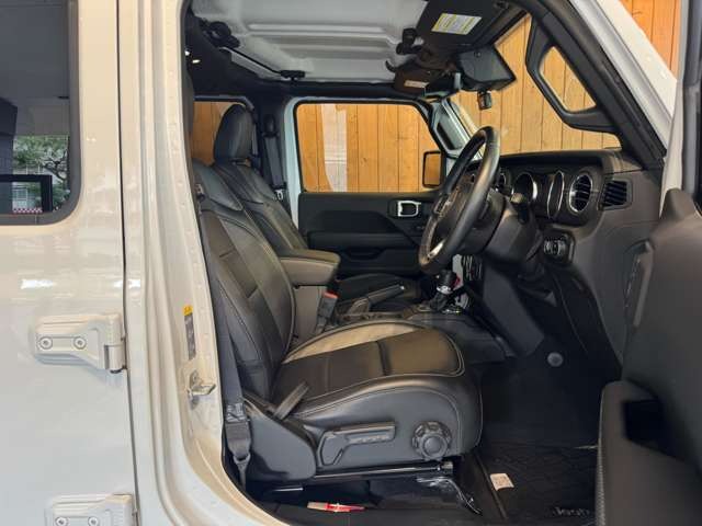 ラングラー アンリミテッド サハラ 2.0L 