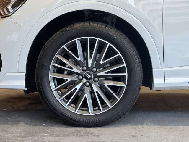 Q3 35 TFSI Sライン