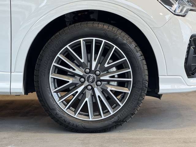 Q3 35 TFSI Sライン