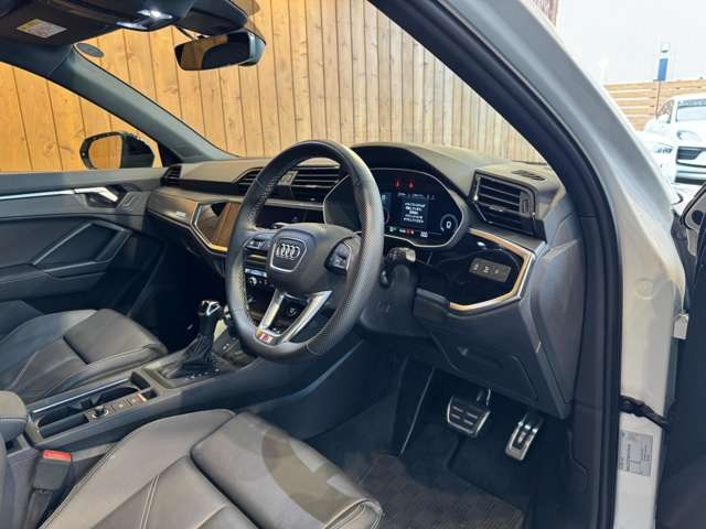Q3 35 TFSI Sライン