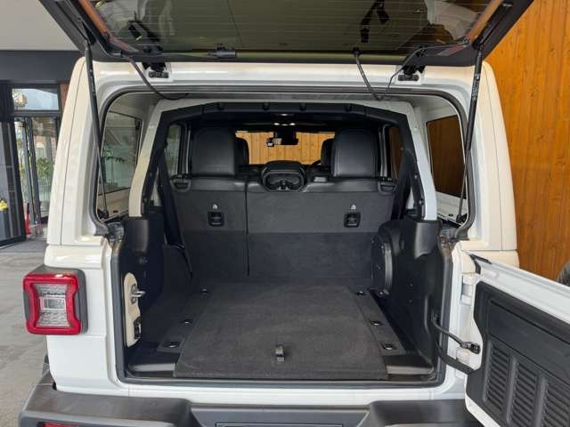 ラングラー アンリミテッド サハラ 2.0L 