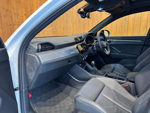 Q3 35 TFSI Sライン